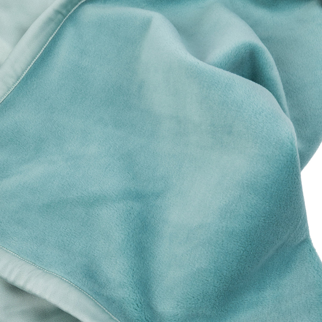 Одеяло с ЕМП защитен слой за предпазване от електромагнитни полета; светлозелено