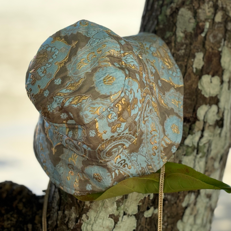 Стилна шапка с ЕМП защита за предпазване от вредните електромагнитни и слъчеви лъчи